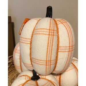 hyde and eek large pumpkin
